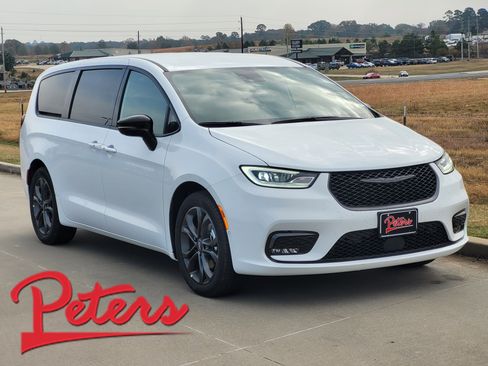 New 2026 Chrysler Pacifica Select image 1