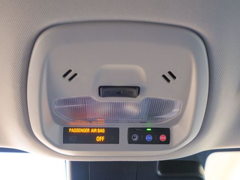 Used 2025 Chevrolet Trax LT image 30