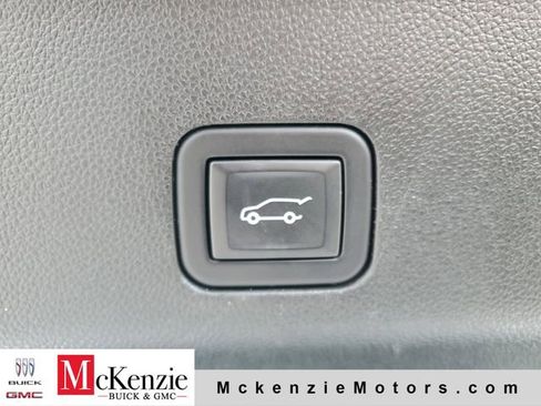 Used 2023 Chevrolet Suburban Premier image 33