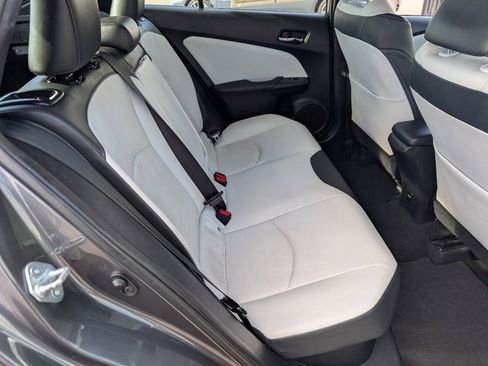 Used 2016 Toyota Prius Three Touring w/ Preferred Accessory Package image 5