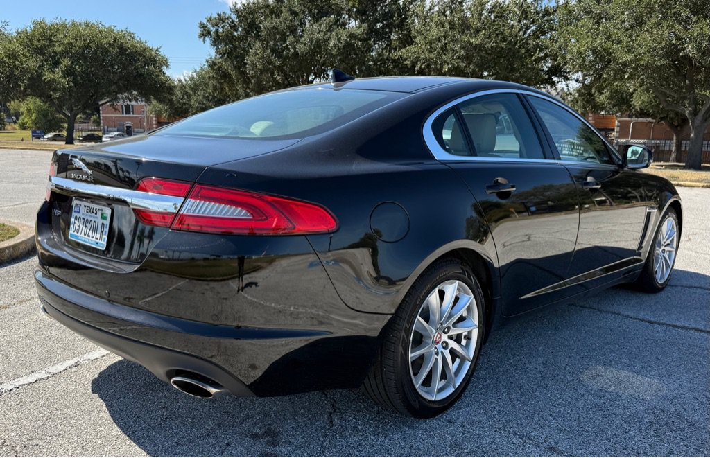 Used 2015 Jaguar XF Premium RWD image 5