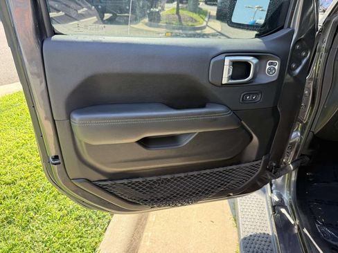 Used 2022 Jeep Wrangler Unlimited Sahara w/ Cold Weather Group AWD/4WD image 33