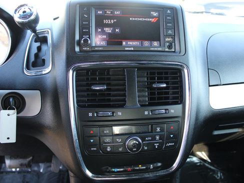 Used 2017 Dodge Grand Caravan GT image 12