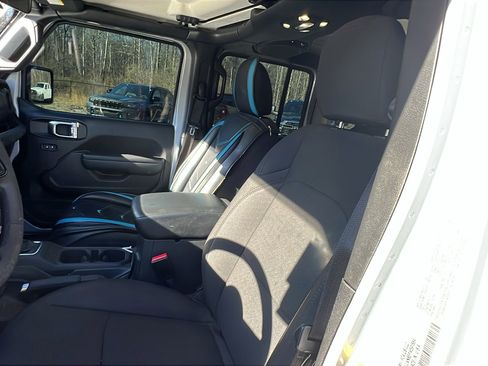 Used 2023 Jeep Wrangler Unlimited image 17