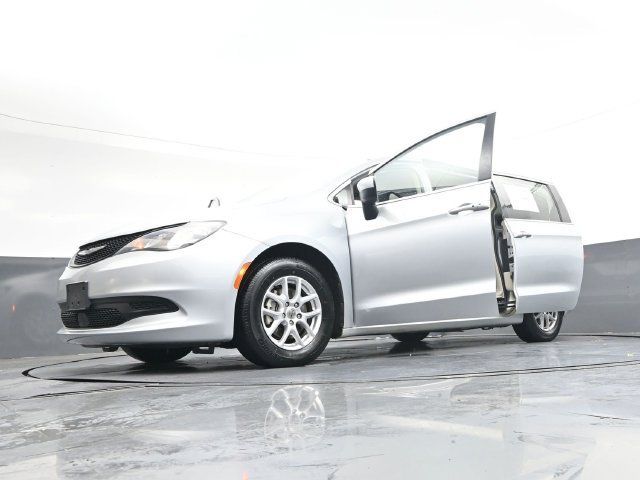 Used 2023 Chrysler Voyager LX FWD image 45