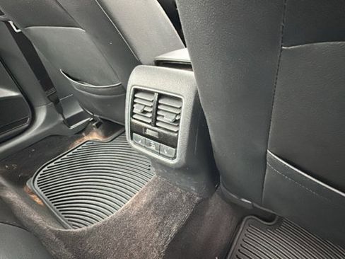 Used 2018 Volkswagen Passat 2.0T SEL Premium image 26