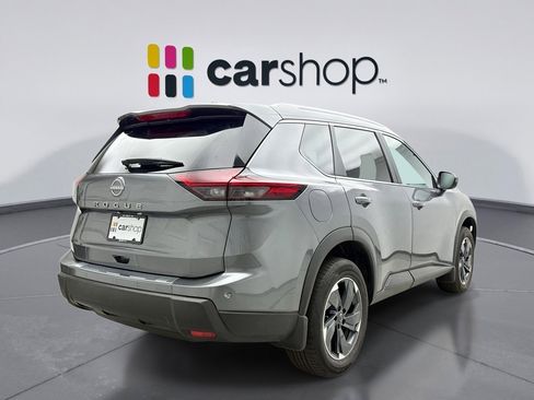 Used 2025 Nissan Rogue SV w/ SV Premium Package image 5