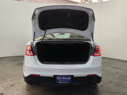 Used 2015 Ford Taurus SE image 12