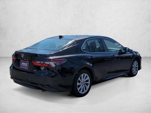 Used 2022 Toyota Camry LE image 5