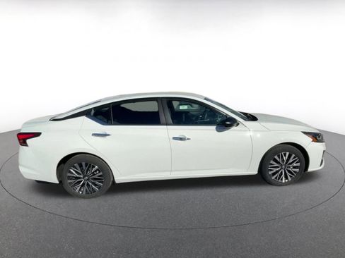 Used 2025 Nissan Altima 2.5 SV image 16