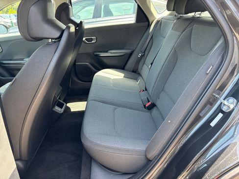 Used 2025 Kia K4 LXS image 45