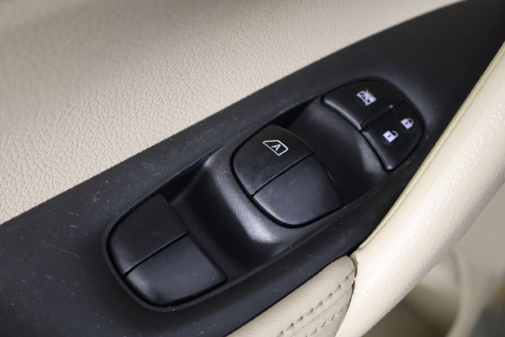 Used 2017 Nissan Rogue S AWD/4WD image 18