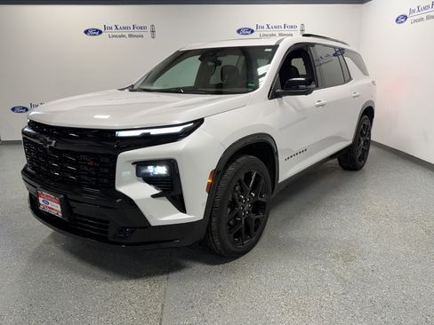 Used 2024 Chevrolet Traverse RS image 3