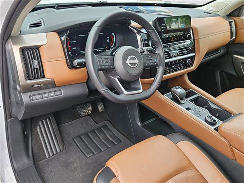 Used 2025 Nissan Pathfinder Platinum AWD/4WD image 10