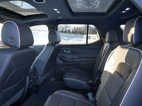 Used 2022 Chevrolet Traverse Premier image 9