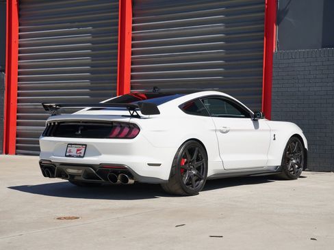 Used 2021 Ford Mustang Shelby GT500 w/ Carbon Fiber Track Pack image 13