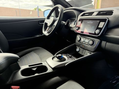 Used 2025 Nissan Leaf S FWD image 33