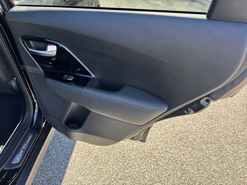 Used 2022 Kia Niro EX Premium w/ Cold Weather Package image 16