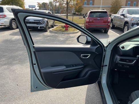 New 2025 Kia K4 LXS image 13