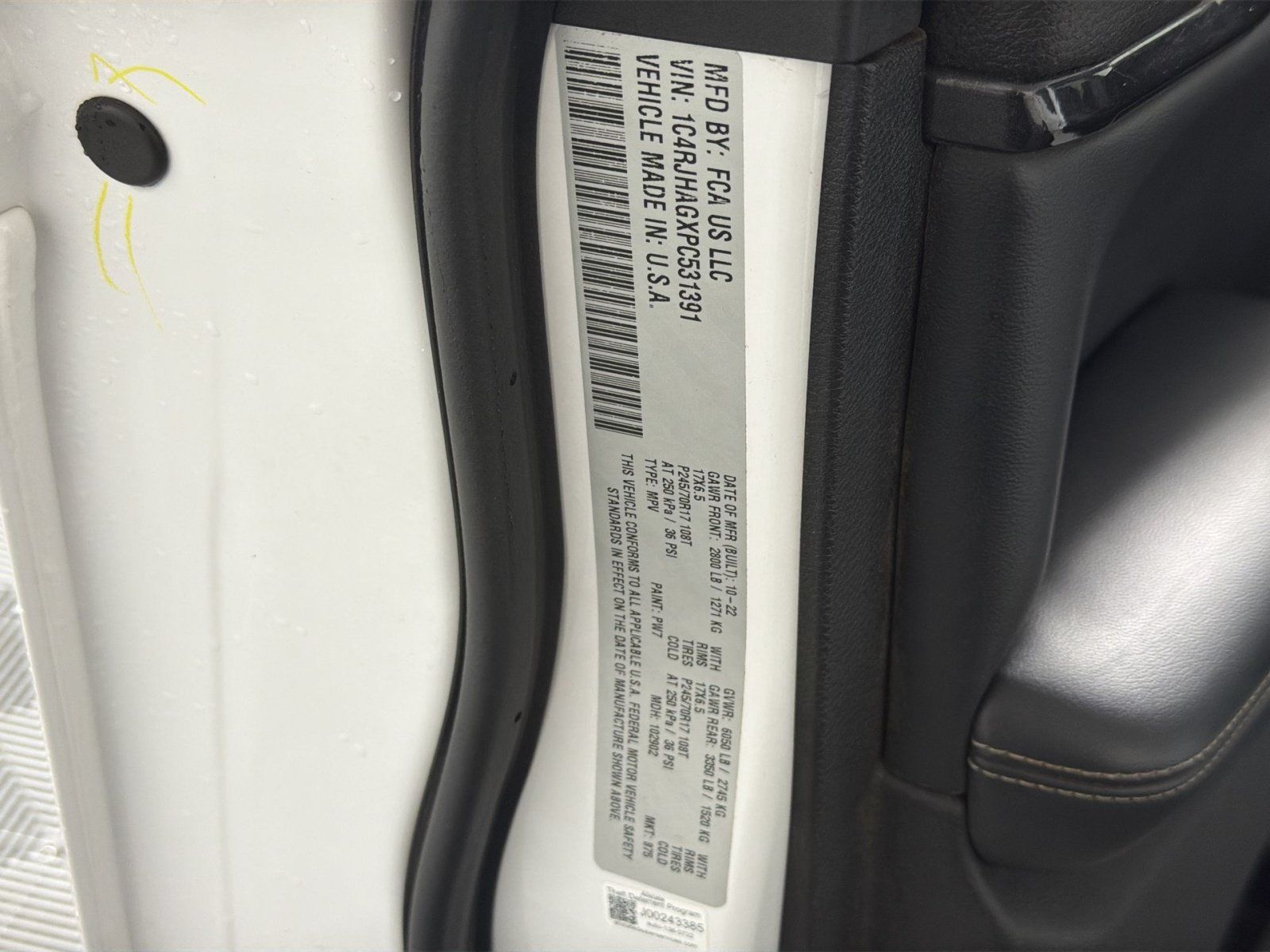 Used 2023 Jeep Grand Cherokee Laredo AWD/4WD image 28
