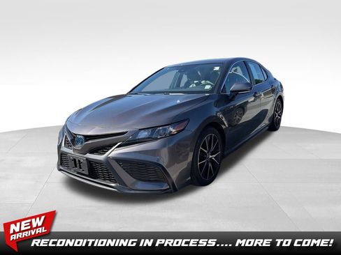 Used 2023 Toyota Camry SE w/ Cold Weather Package FWD image 1