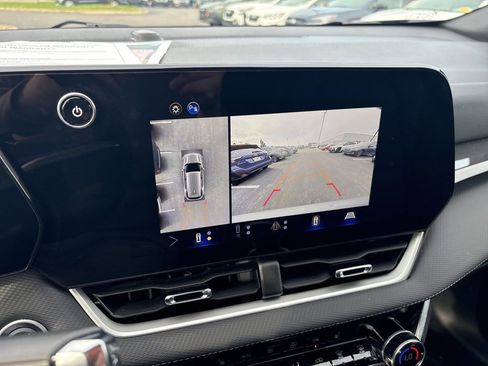 Used 2025 Chevrolet Equinox LT w/ Convenience Package II image 26