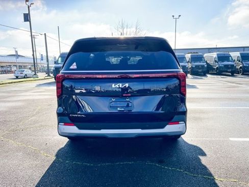 New 2026 Kia Carnival image 7
