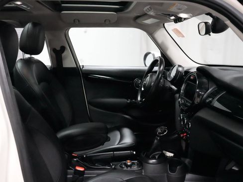 Used 2019 MINI Cooper 4-Door Hardtop image 18