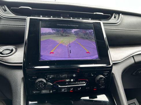 Used 2022 Jeep Grand Cherokee Limited AWD/4WD image 24