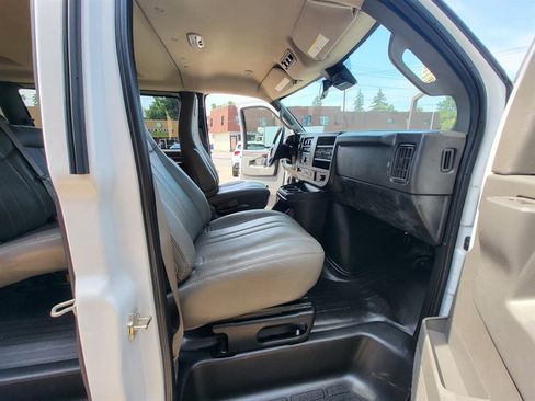 Used 2025 Chevrolet Express 3500 LS w/ Chrome Appearance Package RWD image 13