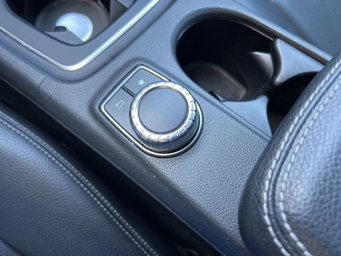 Used 2019 Mercedes-Benz GLA 250 4MATIC image 42