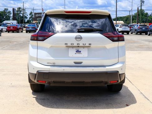 Certified 2026 Nissan Rogue SV FWD image 20