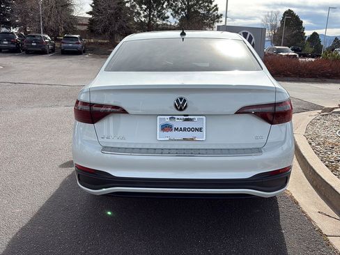 Used 2024 Volkswagen Jetta SE w/ Panoramic Sunroof Package image 5