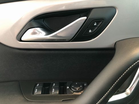 Certified 2025 Chevrolet Blazer LT w/ Convenience Package image 37