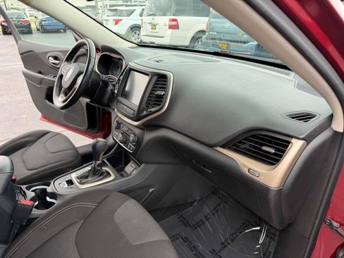 Used 2015 Jeep Cherokee Latitude w/ Comfort/Convenience Group FWD image 21