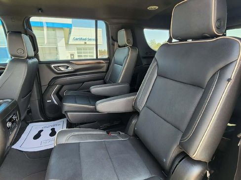 Used 2023 Chevrolet Suburban Premier image 18