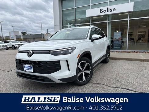 New 2026 Volkswagen Tiguan SE image 3