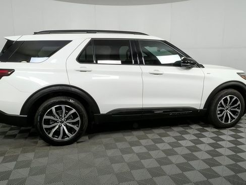 Used 2025 Ford Explorer ST-Line w/ Premium Package image 28