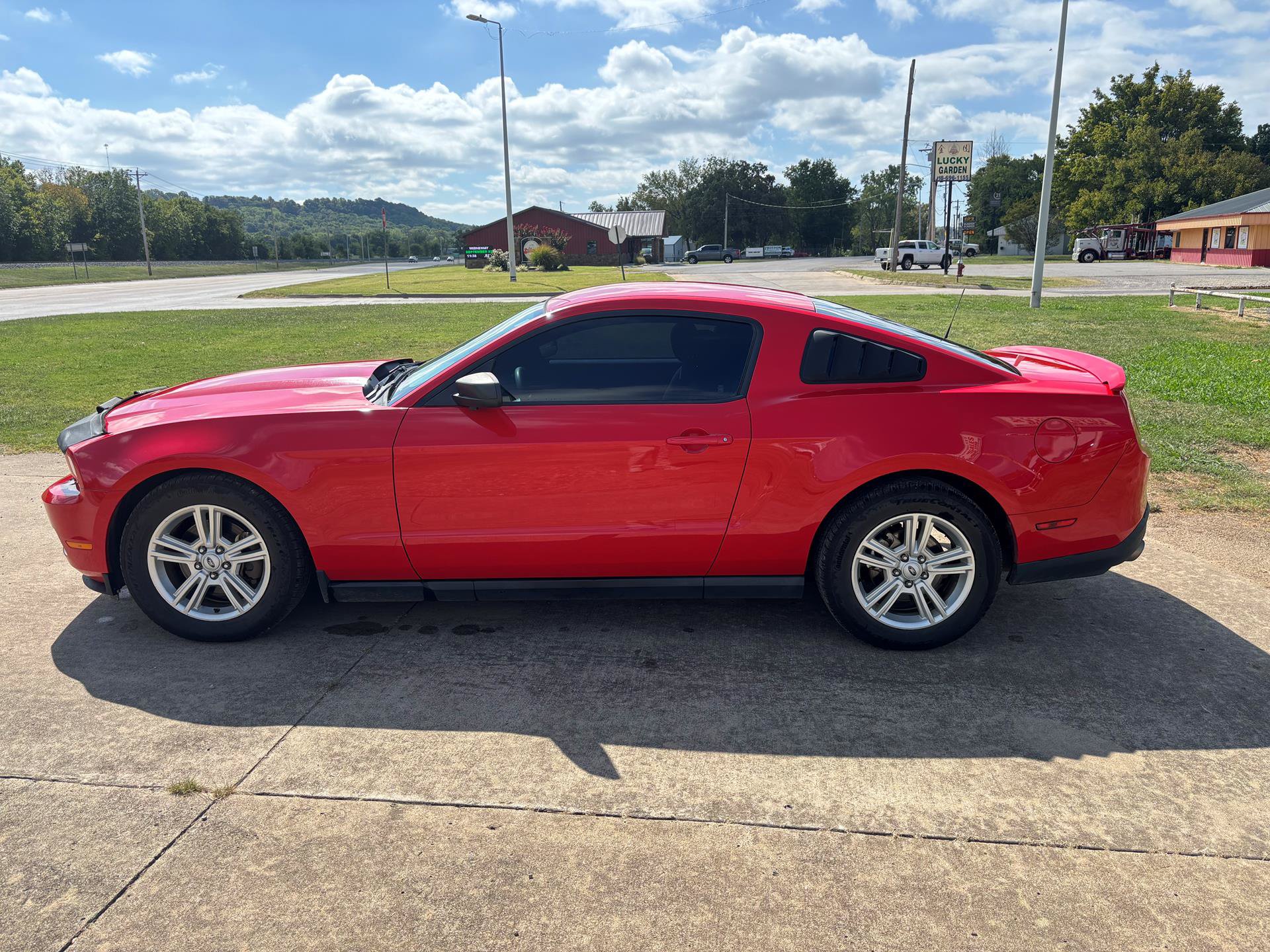 Used 2012 Ford Mustang Coupe RWD image 4