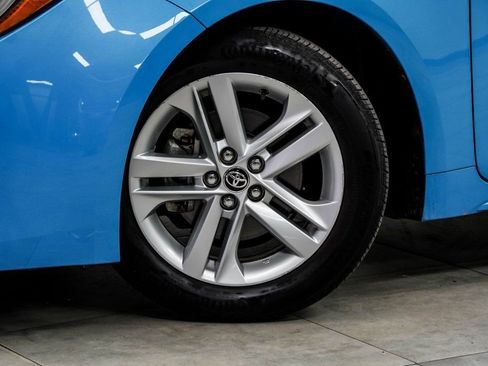 Used 2019 Toyota Corolla SE w/ SE Option Package image 3