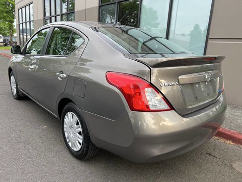 Used 2013 Nissan Versa SV w/ Convenience Pkg FWD image 5