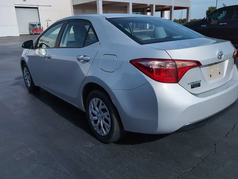 Used 2017 Toyota Corolla LE FWD image 2