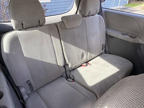 Used 2012 Toyota Sienna LE image 22
