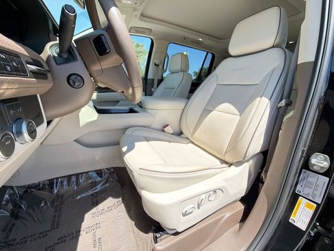 Used 2024 GMC Yukon XL Denali RWD image 16