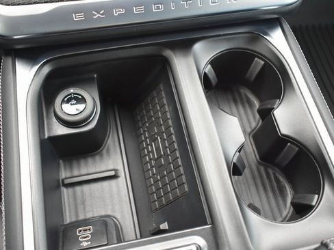 Used 2025 Ford Expedition Platinum w/ Stealth Performance Package image 29