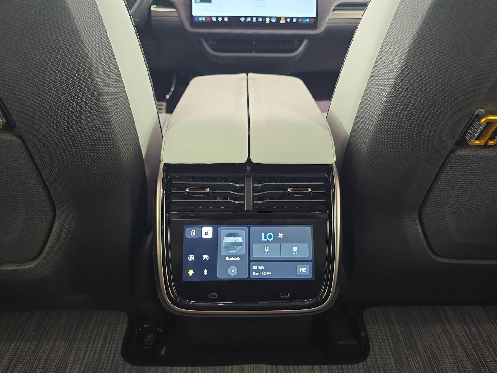 Used 2024 Rivian R1S Adventure Quad AWD/4WD image 29