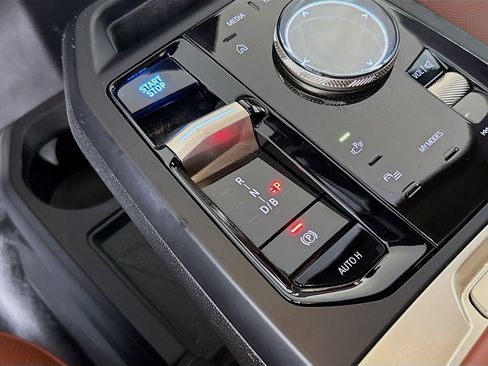 Used 2023 BMW iX xDrive50 w/ Sport Package image 17