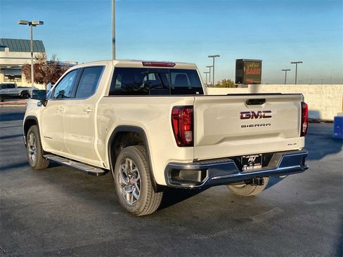 New 2026 GMC Sierra 1500 SLE w/ Preferred Package image 12