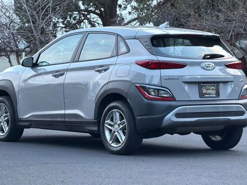 Used 2022 Hyundai Kona SE image 6