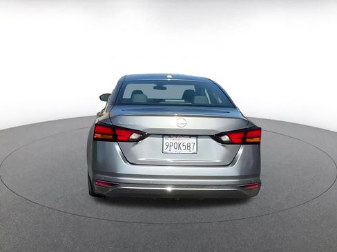 Used 2025 Nissan Altima 2.5 SV FWD image 12